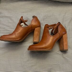 FRYE TAN BOOTIES
